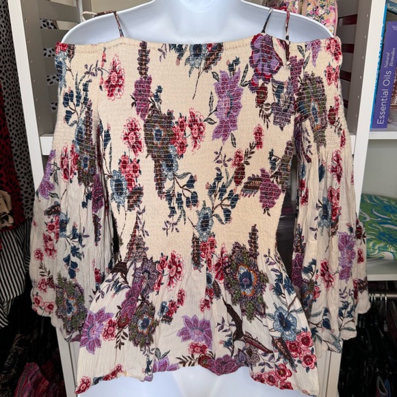 ALTAR’D STATE TOP. BOHO BABYDOLL, BELL SLEEVE TOP. SMOCKED. EXCELLENT CONDITION - Picture 10 of 15